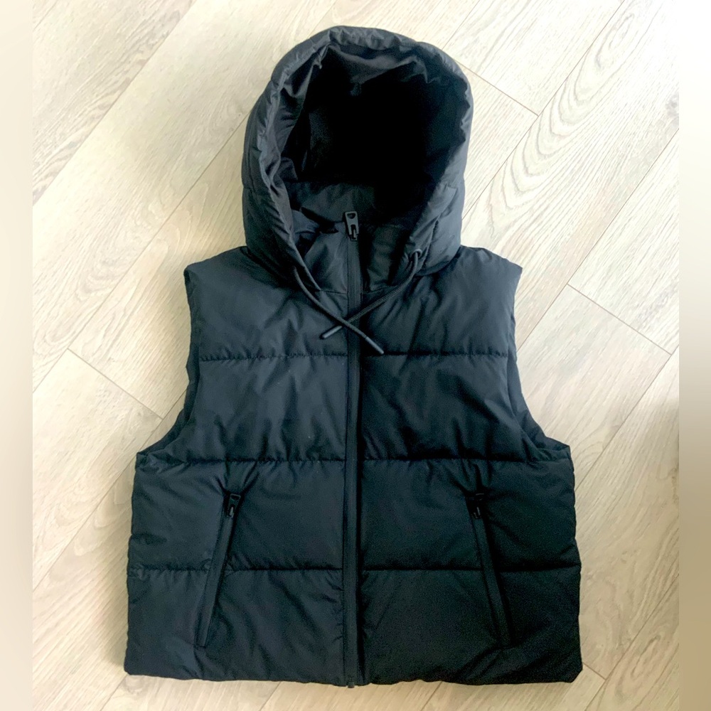 Cropped Puffer Vest with Hood